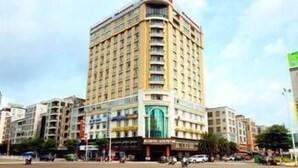 Front of property - Huamao Hotel (Zhanjiang)