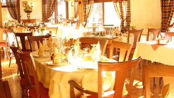 Daily buffet breakfast (EUR 13 per person)