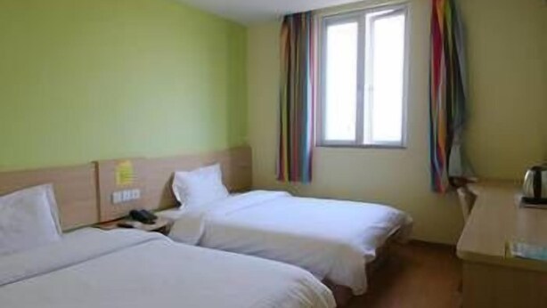 Room - 7 Days Inn (Shanghai)