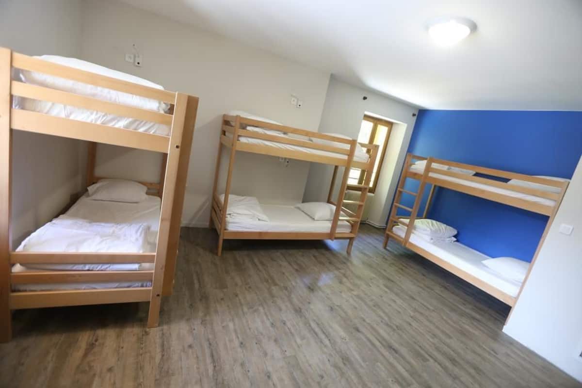 Shared Dormitory (6 persons) | WiFi (free), individually decorated, individually furnished, bed sheets