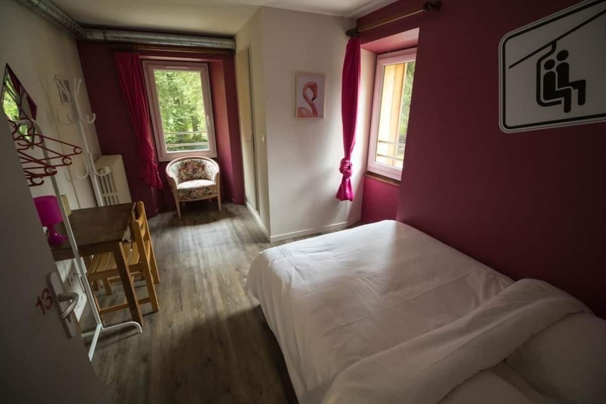 Double Room | WiFi (free), individually decorated, individually furnished, bed sheets