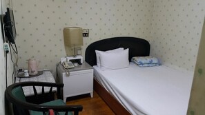 Habitación doble económica | Escritorio, cortinas blackout, insonorización y wifi gratis