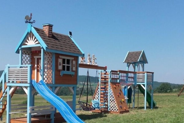 Children’s play area – outdoor