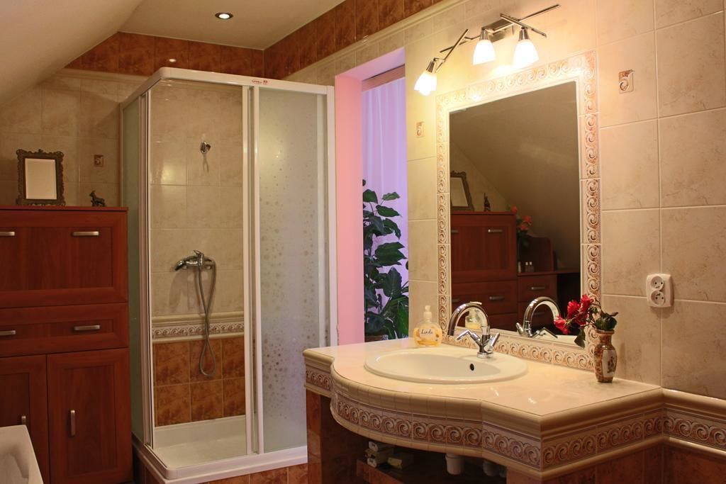 Comfort Triple Room, Mixed Dorm, Bathtub | Bathroom | Separate tub and shower, deep soaking tub, free toiletries, hair dryer