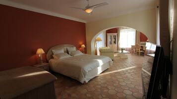 Kamar Double, jet tub (Figue) | Brankas, meja kerja, kedap suara, dan Wi-Fi gratis