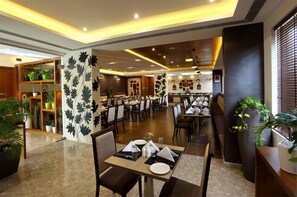 Restaurant - Sugar Business Hotel (Kanayannur)