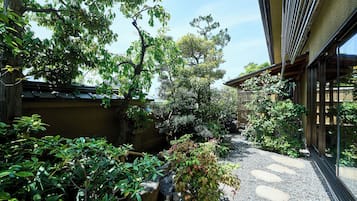 Chambre Premier, non-fumeur (Japanese-style, With Open-Air Bath) | 1 chambre, literie de qualité, couette en duvet, coffre-fort