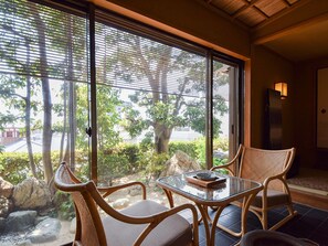 Suite (Japanese-style, With Open-Air Bath) | Luxe beddengoed, donsdekens, een kluis op de kamer