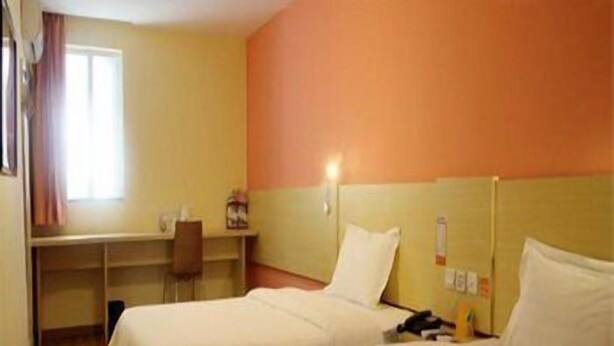 Room - 7 Days Inn (Zhongshan)