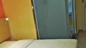 Room - 7 Days Inn (Zhongshan)