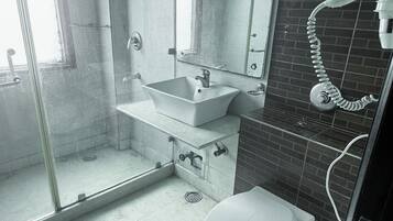 Superior Room | Bathroom