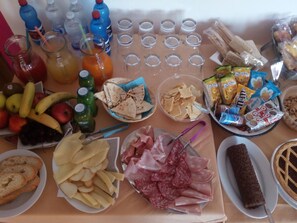 Free daily buffet breakfast