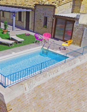 Sesongbasert utendørsbasseng