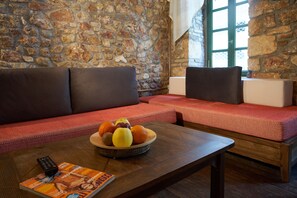 Deluxe Residence | Living area | 40-inch flat-screen TV with digital channels, TV, Netflix - Athenian Residences (Athens)