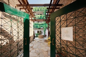 Apartment (Special Offer) | Premium bedding, down comforters, pillowtop beds, in-room safe