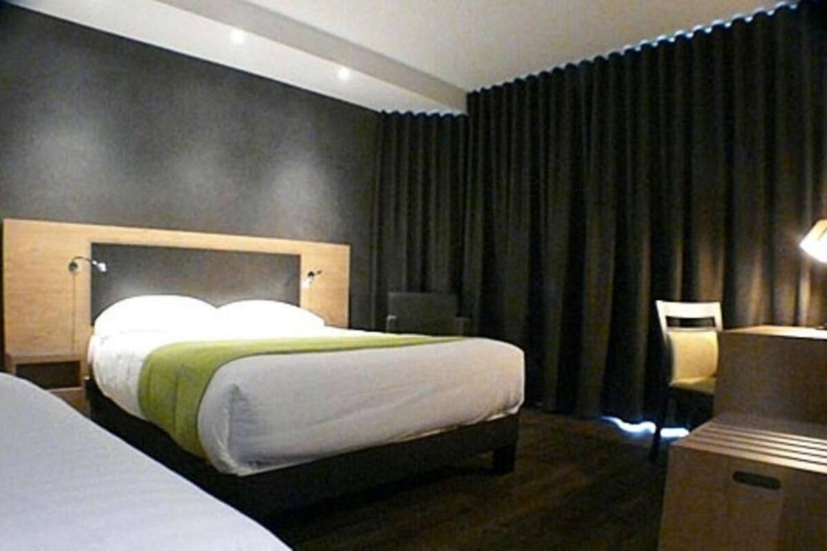 desk, soundproofing, iron/ironing board, free wifi