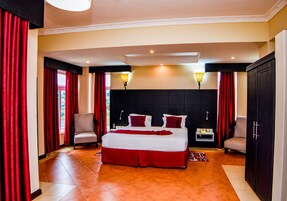 Double or Twin Room | Hypo-allergenic bedding, pillowtop beds, minibar, desk