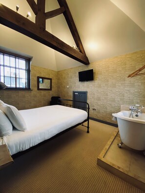 Double Room (Attic room - child up to 14years) - The Black Hole (Winchester)