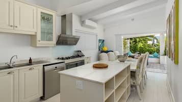 Superior Villa, Multiple Beds, Non Smoking | Private kitchen | Fridge, microwave, oven, stovetop