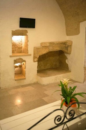 Fireplace - Antica Masseria Ficazzana (Salve)