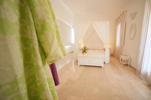 In-room safe, desk, soundproofing, free cots/infant beds - Antica Masseria Ficazzana (Salve)