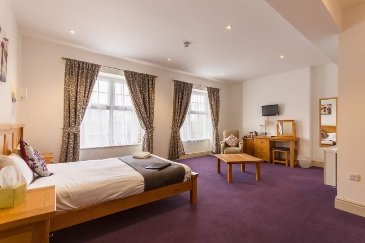 double accessible (interconnecting double wheelchair accessible) | 1 bedroom, iron/ironing board, free wifi, bed sheets