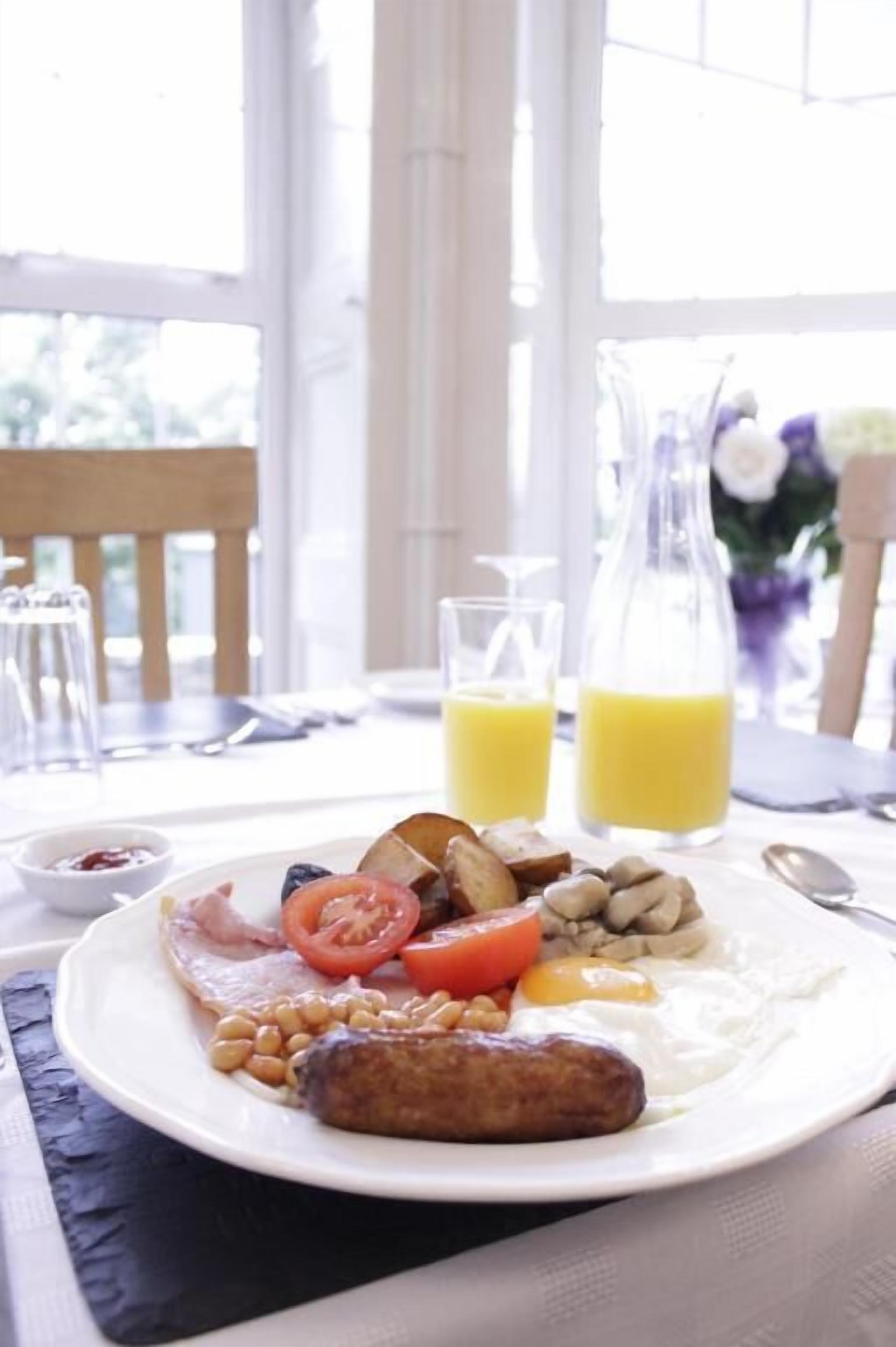 daily full breakfast for a fee