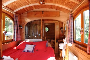 Romantische Ferienhütte, Sauna, Meerblick | Bettwäsche aus ägyptischer Baumwolle, hochwertige Bettwaren, Minibar