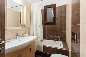 Villa, 2 Bedrooms, Beachside | Bathroom