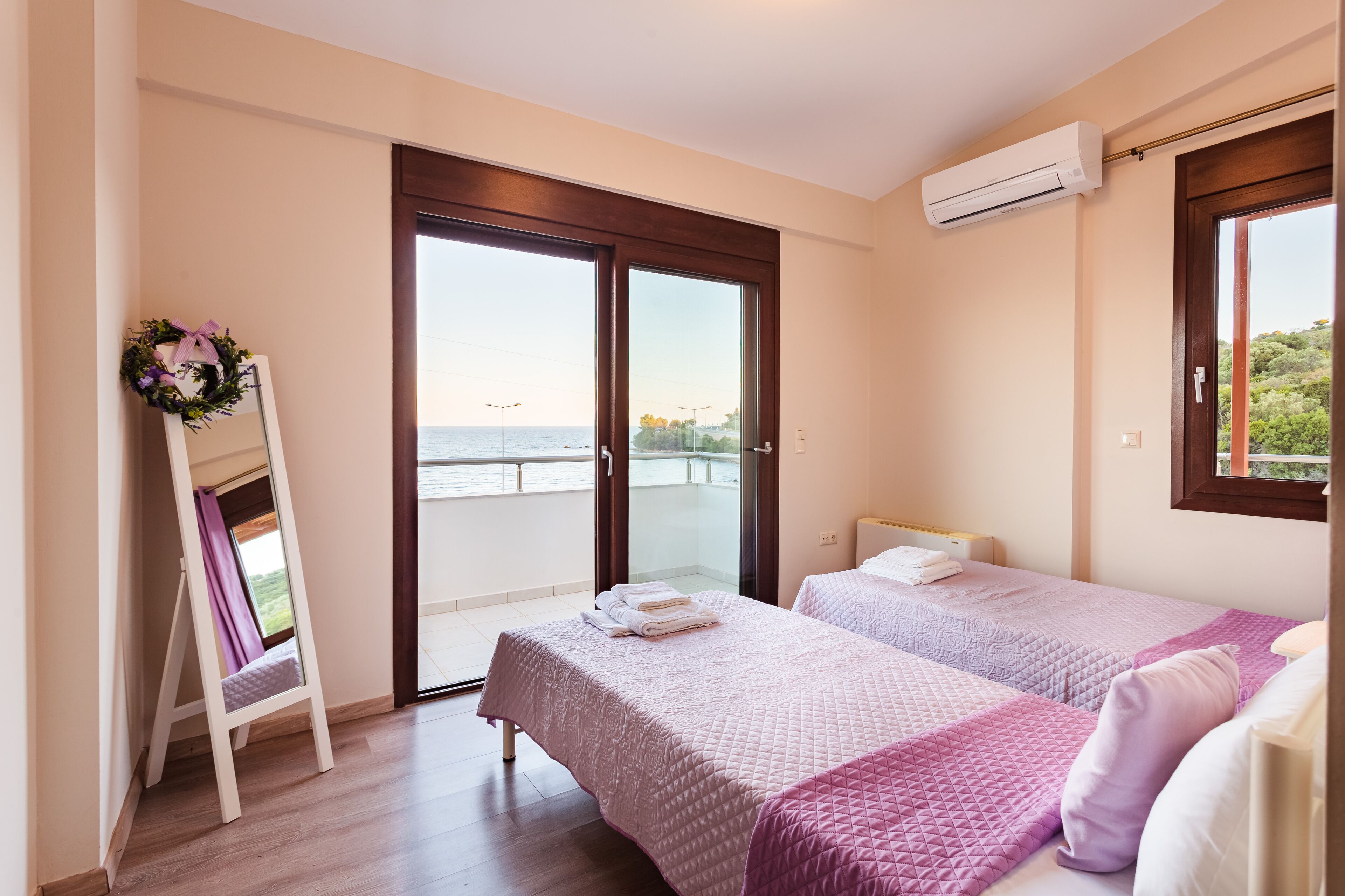 3 Schlafzimmer, Schreibtisch, schallisolierte Zimmer