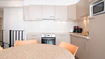 Réfrigérateur, micro-ondes, lave-vaisselle