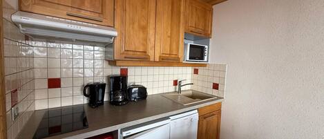 Kühlschrank, Mikrowelle, Geschirrspüler