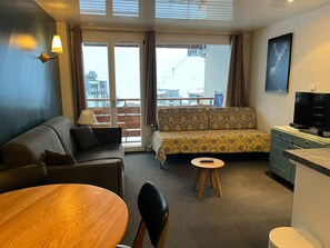 TV - Southwest studio in Tignes with ski access and wifi (Tignes)