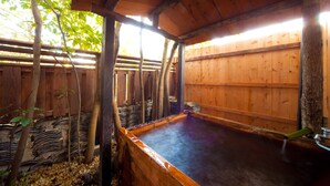 A wooden spa area with a hot tub, surrounded by wooden walls and a wooden ceiling. - Yufuin TAGASODE (Yufu)