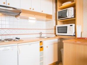 Fridge, dishwasher