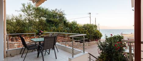 Maisonette, 2 Schlafzimmer, am Strand | Terrasse/Patio