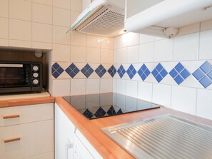 Kylskåp, mikrovågsugn och diskmaskin