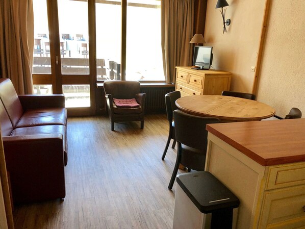 Dining - Luxury Studio 30 m², ski-in, balcony, perfect for 4 in Tignes (Tignes)