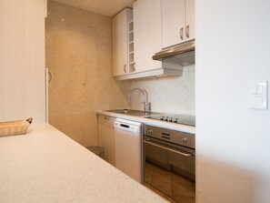 Kylskåp, ugn och diskmaskin