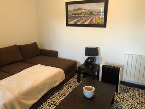 1 bedroom, in-room safe, free WiFi, bed sheets