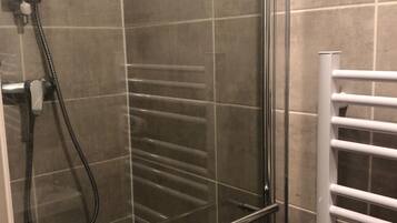 Handdoeken, zeep, shampoo, toiletpapier