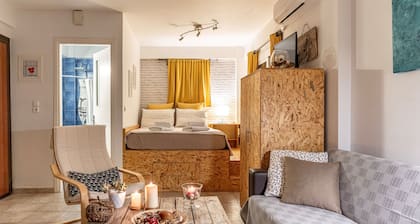 Downtown Yellow Studio - Central Secret Nest