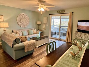 TV, DVD player, books, video library - Screened porch, well stocked, short ez walk to sand!Beach chairs & cart included (Port Saint Joe)