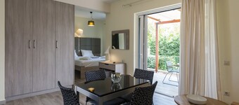 Estia Coastal Dream - Lush & Enchanting Garden Gem