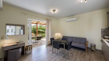 Apartment | Living area | Flat-screen TV