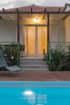 Outdoor pool, pool umbrellas, pool loungers - Sun, Sand & Seclusion - Artemis with Private Pool (Pylos-Nestoras)