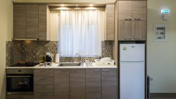 Room | Private kitchen | Fridge, oven, coffee/tea maker, electric kettle