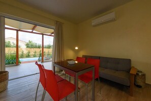 Villa, piscine privée | Restauration dans la chambre