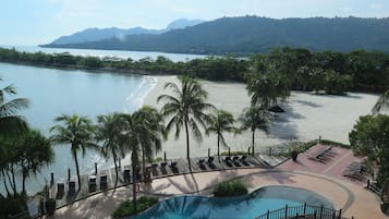 Deluxe Suite, Sea View | Beach/ocean view
