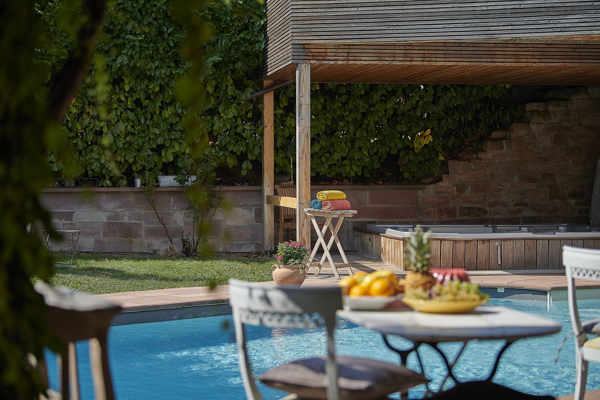 daily cooked-to-order breakfast (eur 15 per person)